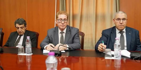 مدير جامعة بسكرة يشارك في اجتماع وزاري لتقييم التوأمة مع الجامعات القطرية