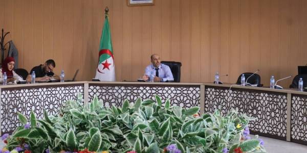 اجتماع تنسيقي بجامعة بسكرة لمتابعة مستجدات التسيير البيداغوجي وتنظيم التكوين
