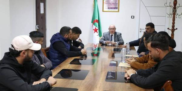 جامعة بسكرة تعزز التواصل مع التنظيمات الطلابية