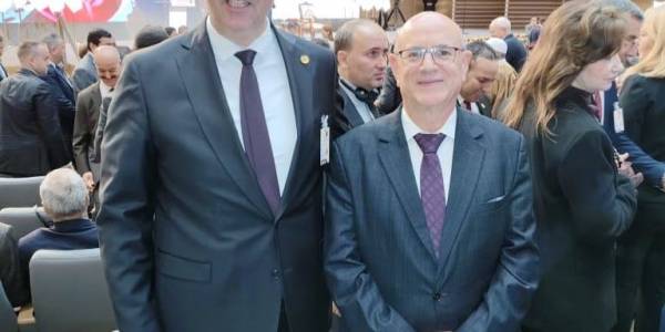 جانب من مشاركة السيد مدير جامعة محمد خيضر بسكرة الاستاذ الدكتور زهير ديبي في مراسم استقبال بابا الفاتيكان