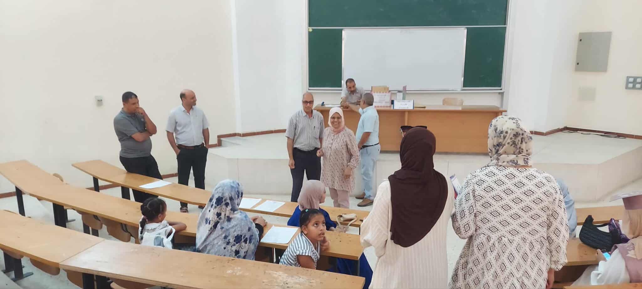عملية تسليم الشهادات لفائدة الطلبة